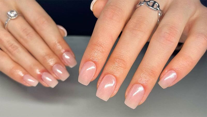 کاشت ناخن شیشه ای