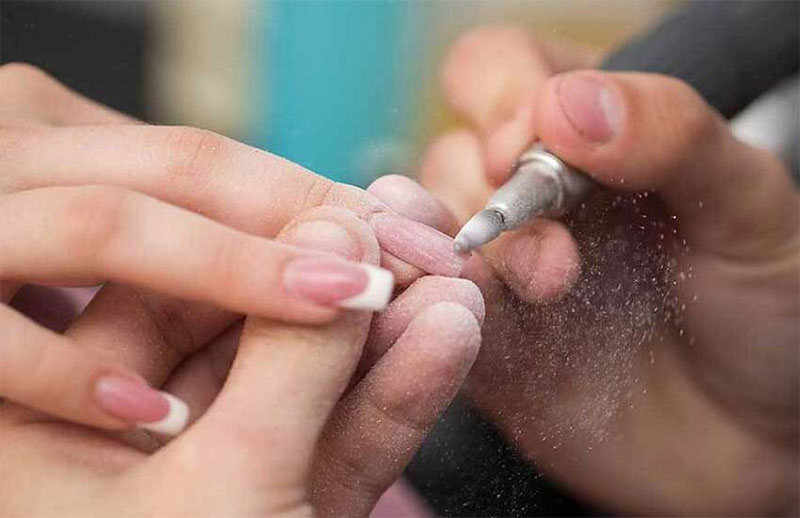 آیا ممکن است ناخن کار نیز به مواد کاشت حساسیت داشته باشد؟